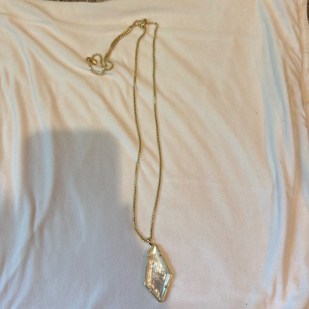 Kendra Scott pendant necklace